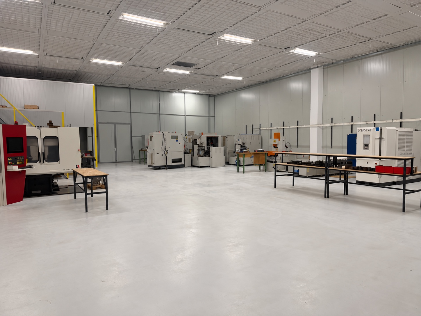 Gesamtansicht der Produktionshalle von TK Engineering in Haskovo